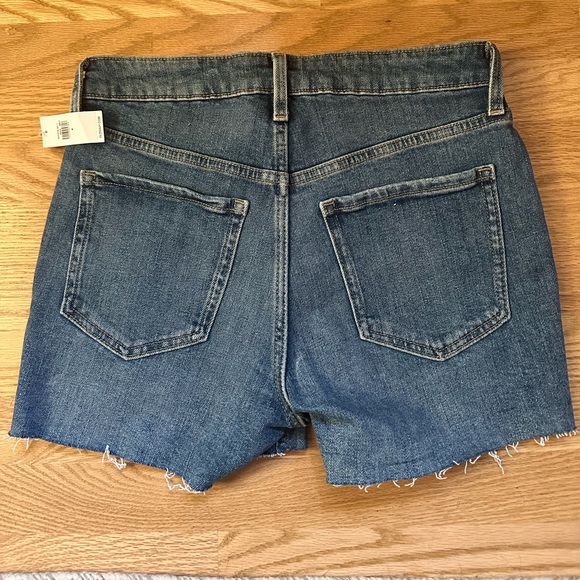 Old Navy Women's High-Waisted O.G. 3" Cut-Off Jean Shorts - Picture 4 of 6